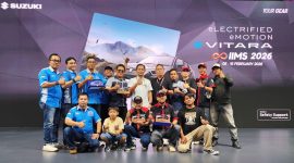 Keterangan Foto:
Perwakilan XL7 Suzuki Club Indonesia berfoto bersama perwakilan Suzuki usai kegiatan silaturahmi komunitas di booth Suzuki pada ajang Indonesia International Motor Show 2026, Jakarta.