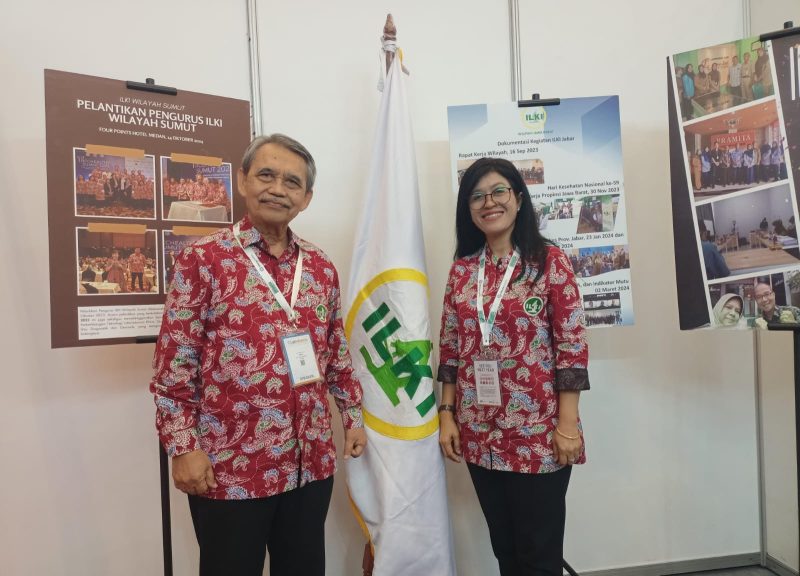 Ketua Ikatan Laboratorium Kesehatan Indonesia (ILKI), Dr. dr. Purwanto, AP, Sp.PK(K) (kiri), berfoto bersama peserta pada gelaran Lab Indonesia 2026 di Indonesia Convention Exhibition (ICE) BSD City, Kamis (16/4/2026). Acara ini menjadi ajang kolaborasi dan inovasi teknologi laboratorium di Indonesia.