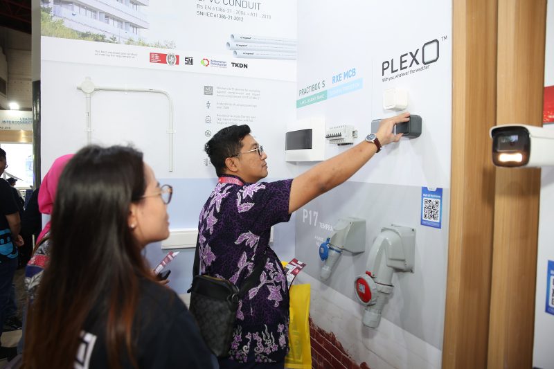 Indonesia Energy Week Surabaya 2026 hadir memperkuat konektivitas industri energi dan manufaktur di Jawa Timur, dorong transisi energi dan investasi sektor kelistrikan.