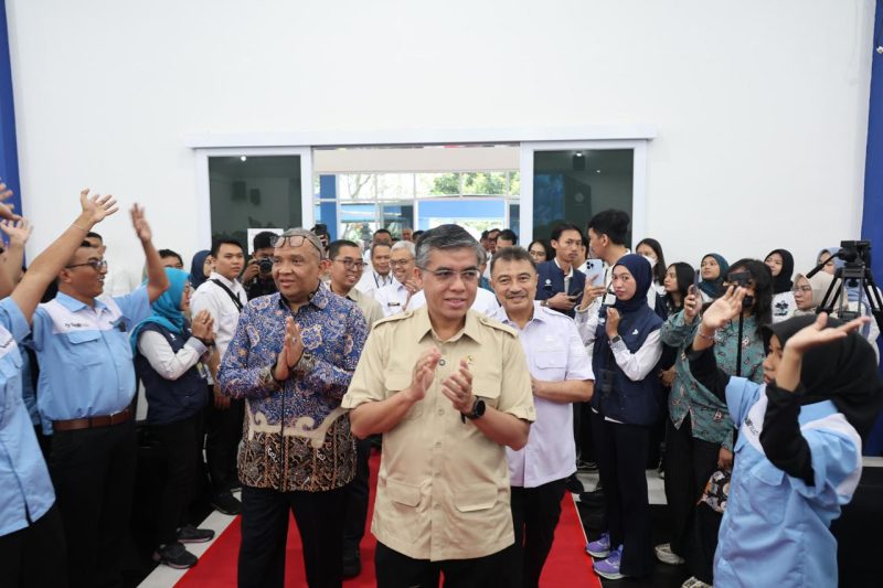 Wawali Bekasi Abdul Harris Bobihoe dukung pelatihan vokasi nasional 2026. Menaker Yassierli sebut 50 persen peserta dijamin terserap kerja di industri.