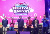 SMARTFREN Festival Rakyat 2026 di Alun-Alun Dadaha, Tasikmalaya, menghadirkan ribuan pengunjung, bazar UMKM lokal, serta berbagai aktivitas promosi layanan digital dari XLSMART melalui brand SMARTFREN.
