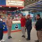 Jajaran Bapenda Kabupaten Bekasi melakukan kunjungan dan pemantauan aktivitas usaha di salah satu pusat kuliner modern di Kabupaten Bekasi dalam rangka pengawasan dan optimalisasi pendapatan daerah dari sektor pajak.
