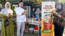 Petugas Dinas Perikanan Kabupaten Bekasi bersama pelaku UMKM menampilkan berbagai produk olahan ikan dalam Bazar Produk Perikanan di Cikarang Pusat sebagai upaya kampanye Gemar Makan Ikan (Gemarikan) untuk meningkatkan gizi masyarakat dan menekan angka stunting.