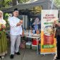 Petugas Dinas Perikanan Kabupaten Bekasi bersama pelaku UMKM menampilkan berbagai produk olahan ikan dalam Bazar Produk Perikanan di Cikarang Pusat sebagai upaya kampanye Gemar Makan Ikan (Gemarikan) untuk meningkatkan gizi masyarakat dan menekan angka stunting.
