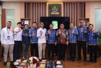 Wakil Wali Kota Bekasi Abdul Harris Bobihoe bersama Komisioner Komnas HAM RI dan jajaran Pemerintah Kota Bekasi usai dialog tentang persiapan Bekasi menuju Kota HAM, Rabu (17/6/2026). Dialog membahas penguatan kebijakan dan pelatihan HAM bagi aparatur serta masyarakat sipil.