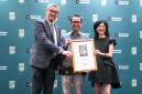 Perwakilan Jasa Marga menunjukkan penghargaan Fortune Southeast Asia 500 Tahun 2026 di Jakarta. Tahun ini, Jasa Marga menempati peringkat ke-180 dan semakin memperkuat posisinya sebagai pemimpin industri jalan tol di Indonesia.