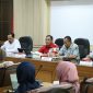 Plt Bupati Bekasi dr. Asep Surya Atmaja memimpin rapat persiapan penertiban pajak air tanah dalam rangka optimalisasi Pendapatan Asli Daerah (PAD) di Ruang Rapat KH Mamun Nawawi, Gedung Bupati Bekasi, Jumat (29/5/2026). Rapat tersebut melibatkan unsur pemerintah, akademisi, mahasiswa, media, organisasi kemasyarakatan, dan tokoh masyarakat guna memperkuat sinergi penggalian potensi pendapatan daerah.
