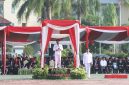 Plt Bupati Bekasi dr. Asep Surya Atmaja bertindak sebagai Inspektur Upacara saat memimpin peringatan Hari Lahir Pancasila Tahun 2026 di Plaza Pemerintah Kabupaten Bekasi, Cikarang Pusat, Senin (1/6/2026). Dalam amanatnya, ia mengajak seluruh elemen masyarakat untuk mengamalkan nilai-nilai Pancasila sebagai fondasi persatuan bangsa dan kontribusi Indonesia dalam mewujudkan perdamaian dunia.