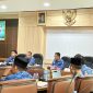 Plt. Bupati Bekasi dr. Asep Surya Atmaja memimpin Rapat Pimpinan (Rapim) Evaluasi di Ruang Rapat Raden Ma’mun Nawawi, Kompleks Pemerintah Kabupaten Bekasi, Cikarang Pusat, Rabu (17/06/2026). Foto: Ike Sopiah.