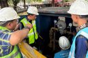 Petugas PT Sinergi Patriot Bekasi (SPB) melakukan inspeksi dan pemeriksaan rutin terhadap fasilitas jaringan gas (Jargas) di kawasan Rawalumbu, Kota Bekasi. Kegiatan ini merupakan bagian dari upaya preventif perusahaan untuk memastikan keamanan infrastruktur, menjaga keandalan pasokan gas, serta menjamin keselamatan masyarakat sebagai pengguna layanan. Foto: Dok. PT Sinergi Patriot Bekasi.