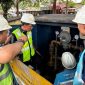 Petugas PT Sinergi Patriot Bekasi (SPB) melakukan inspeksi dan pemeriksaan rutin terhadap fasilitas jaringan gas (Jargas) di kawasan Rawalumbu, Kota Bekasi. Kegiatan ini merupakan bagian dari upaya preventif perusahaan untuk memastikan keamanan infrastruktur, menjaga keandalan pasokan gas, serta menjamin keselamatan masyarakat sebagai pengguna layanan. Foto: Dok. PT Sinergi Patriot Bekasi.