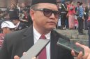 Kepala Dinas Kesehatan Kota Bekasi Hadi Prabowo memberikan keterangan kepada awak media terkait tindak lanjut kasus obat kedaluwarsa di Puskesmas Rawa Tembaga, Kota Bekasi, Senin (17/8/2026).