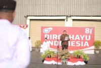 Director & Chief Operating Officer OT Group, Donny, menyampaikan sambutan dalam upacara peringatan HUT ke-81 Kemerdekaan RI di lingkungan OT Group, Senin (17/8/2026). Upacara digelar serentak di seluruh unit operasional OT Group di Indonesia sebagai bagian dari budaya perusahaan.