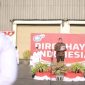 Director & Chief Operating Officer OT Group, Donny, menyampaikan sambutan dalam upacara peringatan HUT ke-81 Kemerdekaan RI di lingkungan OT Group, Senin (17/8/2026). Upacara digelar serentak di seluruh unit operasional OT Group di Indonesia sebagai bagian dari budaya perusahaan.