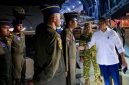 Keterangan foto:
Petugas dan personel TNI memantau proses pemuatan logistik bantuan bencana ke dalam pesawat untuk dikirim ke wilayah terdampak gempa di Nusa Tenggara Timur (NTT), Rabu (19/8/2026). Pengiriman 65 ton logistik tersebut menambah total bantuan yang telah diberangkatkan menjadi 253 ton.