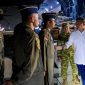 Keterangan foto:
Petugas dan personel TNI memantau proses pemuatan logistik bantuan bencana ke dalam pesawat untuk dikirim ke wilayah terdampak gempa di Nusa Tenggara Timur (NTT), Rabu (19/8/2026). Pengiriman 65 ton logistik tersebut menambah total bantuan yang telah diberangkatkan menjadi 253 ton.