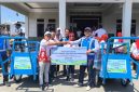 Keterangan foto:
PT Jasamarga Transjawa Tol (JTT) menyalurkan bantuan sarana lingkungan kepada masyarakat di wilayah Representative Office (RO) 2 Ruas Tol Palikanci, Cirebon. Bantuan tersebut menjadi bagian dari program tanggung jawab sosial dan lingkungan JTT untuk mendukung kebutuhan masyarakat sekitar wilayah operasional.