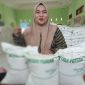 Yaroh salah satu warga penerima manfaat bantuan pangan beras di desa muktiwari.